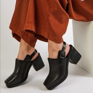 Amazing Intentionally blank Honcho mules🖤
